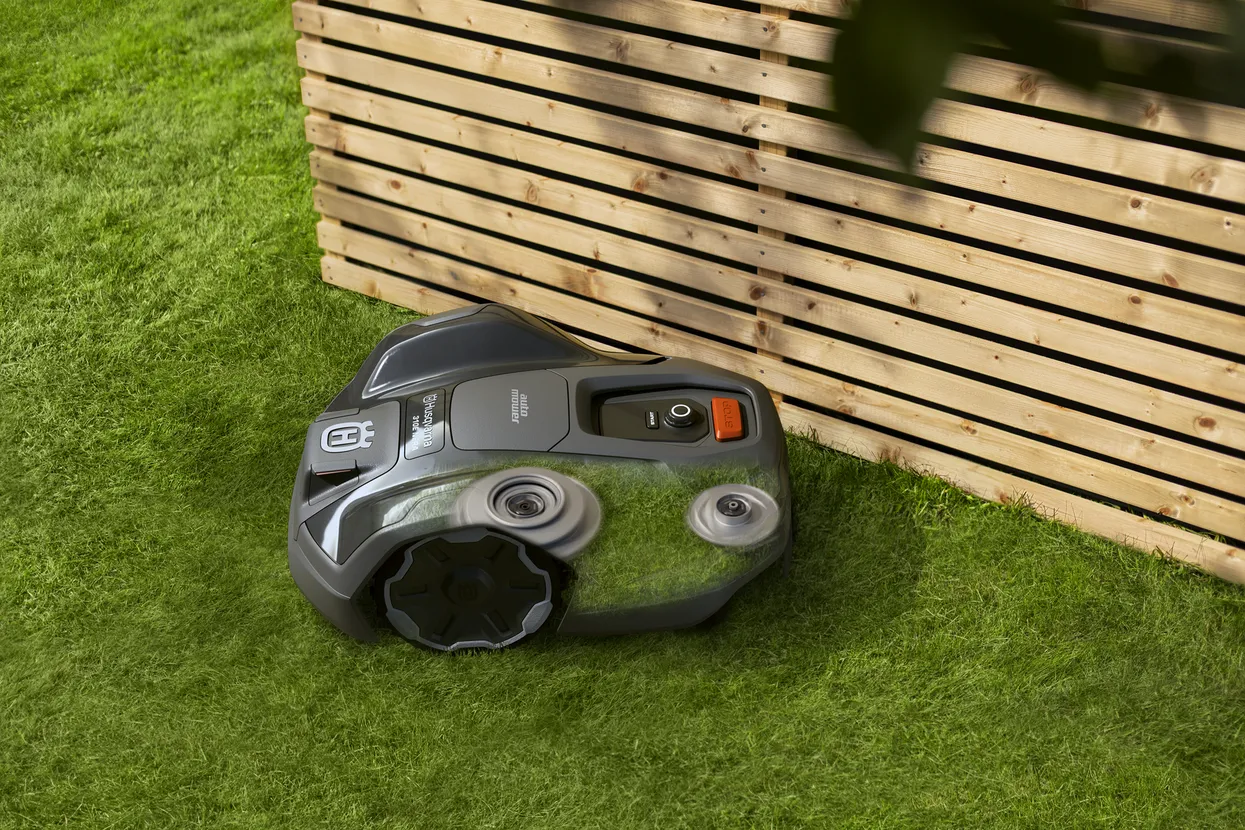 Robotická kosačka Husqvarna Automower 305E NERA s EPOS